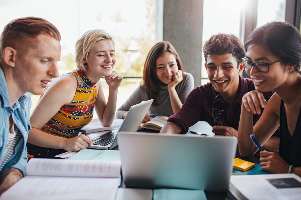 Cómo Encontrar Trabajos Disponibles para Estudiantes